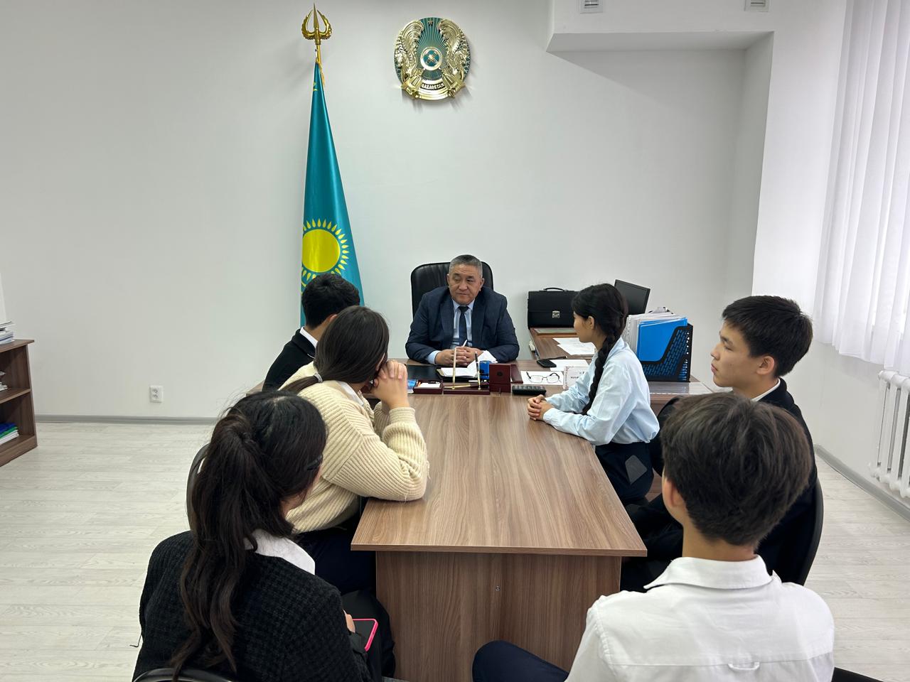 Между директором школы и организацией «Самоуправление» прошла рабочая встреча