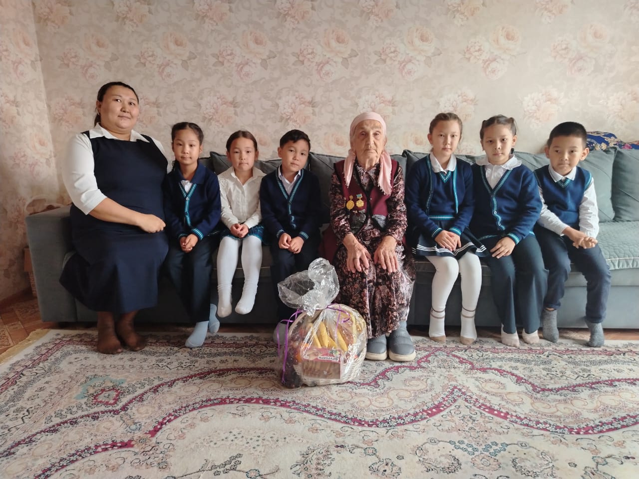 В рамках Единой воспитательной программы "Адал Азамат" реализуется проект "Қамқор"