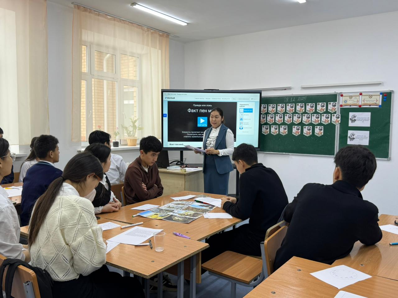 Прошёл открытый классный час на тему “115 лет со дня рождения Народного героя Бауыржана Момышулы”.